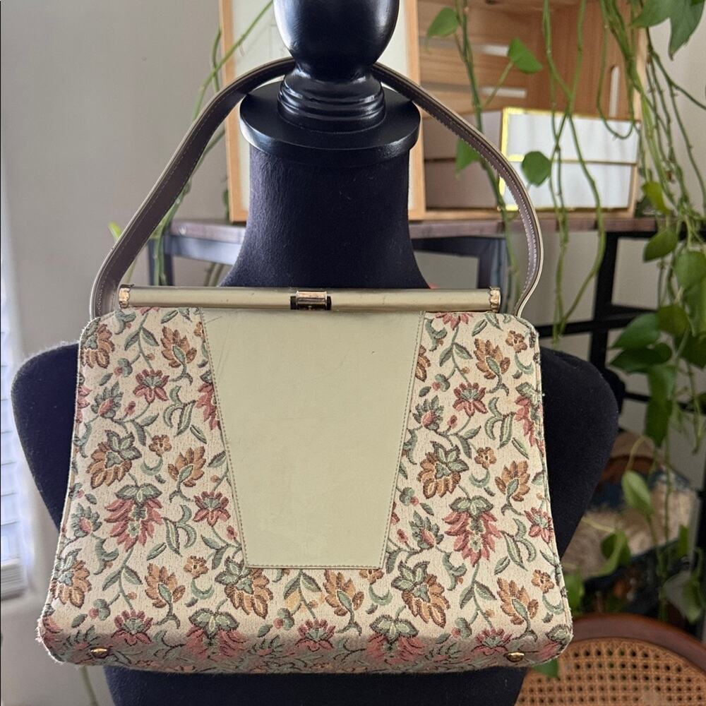 Vintage 50s/60s Gaymode Gold Floral Tapestry Clasp Lock Top Handle Purse Bag
